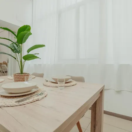 Apartment Rofesi *