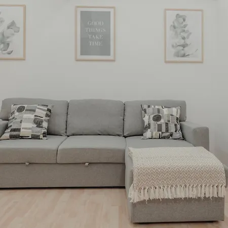 Apartment Rofesi *